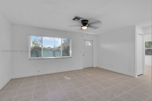 124 SE 2nd Ter 1-2, Hallandale Beach, FL 33009