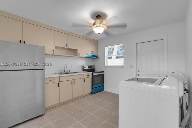 124 SE 2nd Ter 1-2, Hallandale Beach, FL 33009