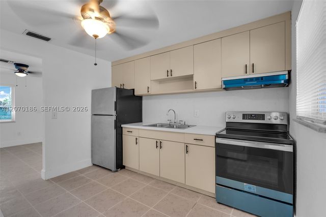 124 SE 2nd Ter 1-2, Hallandale Beach, FL 33009