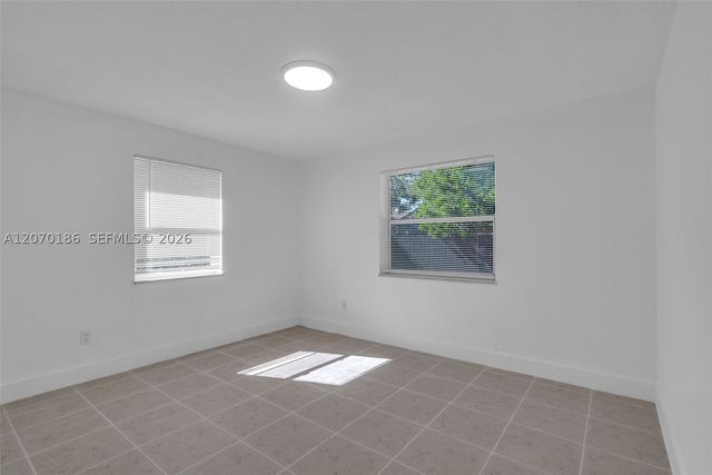 124 SE 2nd Ter 1-2, Hallandale Beach, FL 33009