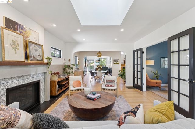 6628 Chabot Rd, Oakland, CA 94618