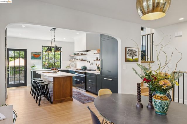6628 Chabot Rd, Oakland, CA 94618