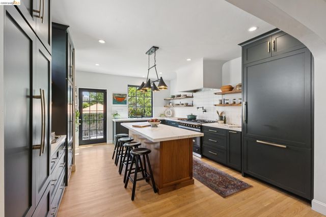 6628 Chabot Rd, Oakland, CA 94618