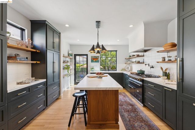 6628 Chabot Rd, Oakland, CA 94618