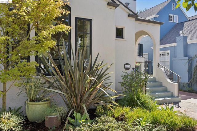 6628 Chabot Rd, Oakland, CA 94618