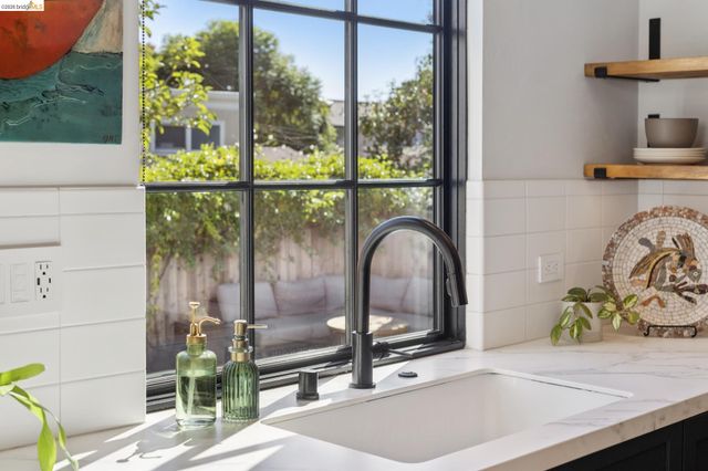 6628 Chabot Rd, Oakland, CA 94618