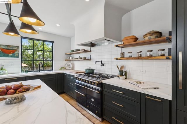 6628 Chabot Rd, Oakland, CA 94618