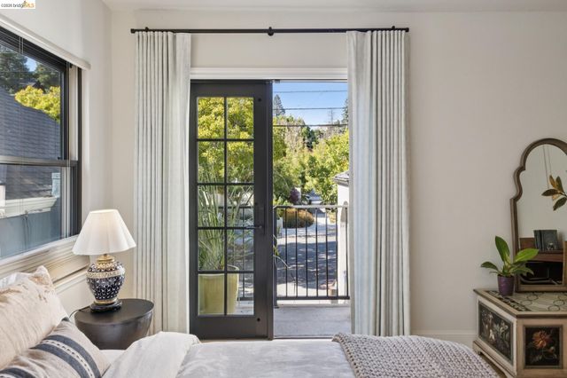 6628 Chabot Rd, Oakland, CA 94618
