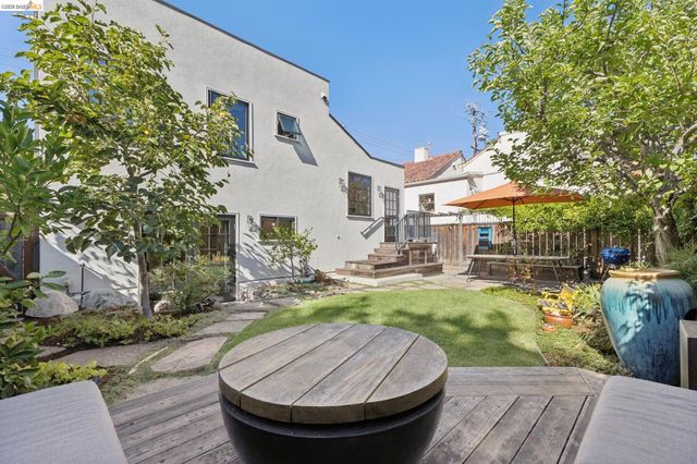 6628 Chabot Rd, Oakland, CA 94618