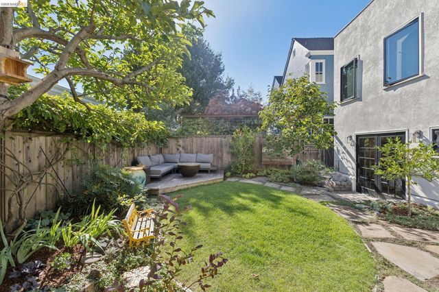 6628 Chabot Rd, Oakland, CA 94618