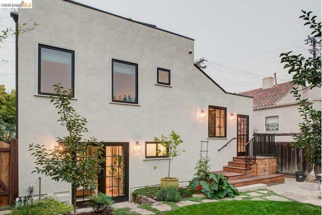 6628 Chabot Rd, Oakland, CA 94618