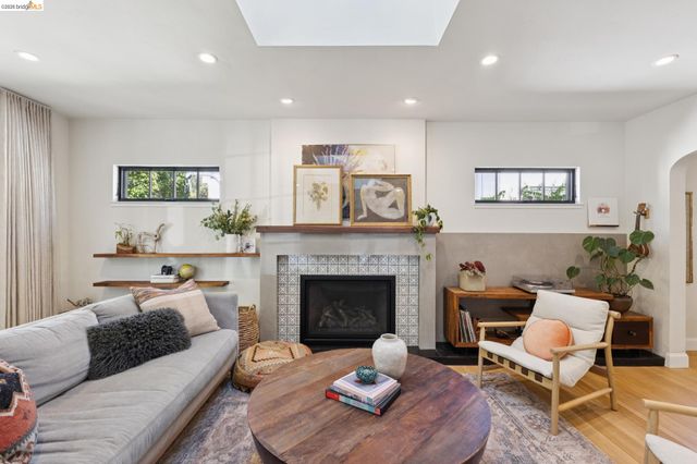 6628 Chabot Rd, Oakland, CA 94618