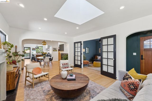 6628 Chabot Rd, Oakland, CA 94618