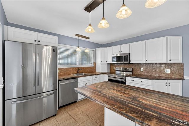 9 Darwin Court, Florissant, MO 63033