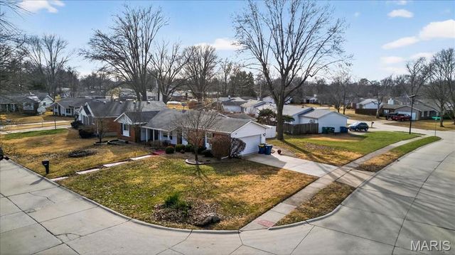 9 Darwin Court, Florissant, MO 63033