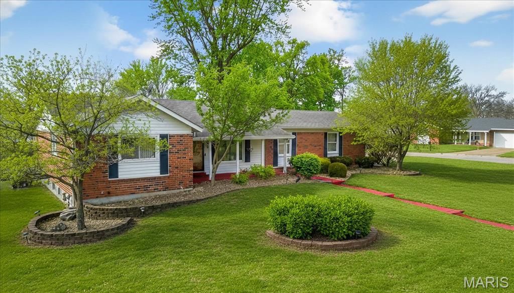 9 Darwin Court, Florissant, MO 63033