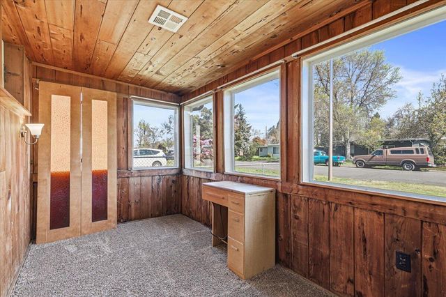 944 S Ivy Street, Medford, OR 97501