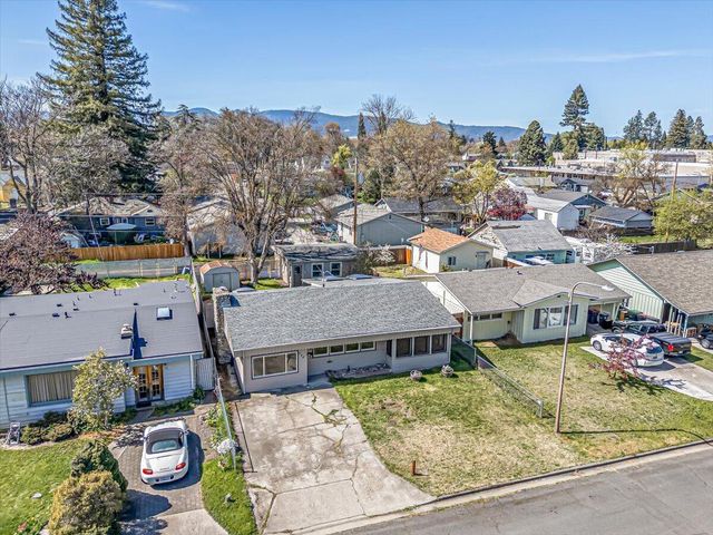 944 S Ivy Street, Medford, OR 97501