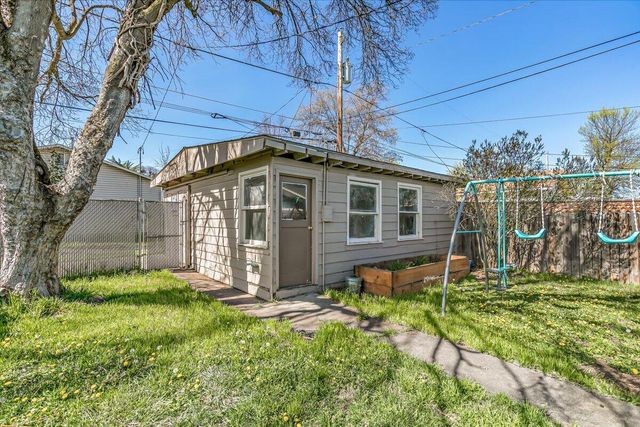 944 S Ivy Street, Medford, OR 97501