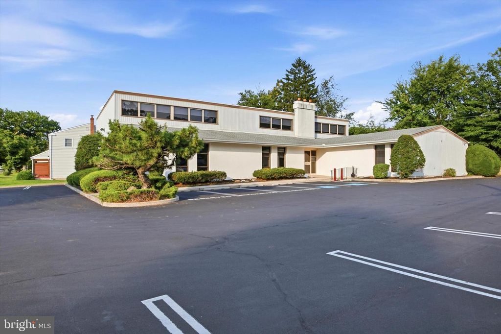333 TOWNSHIP LINE RD, Elkins Park, PA 19027