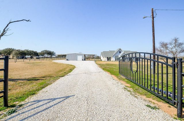 1108 County Road 475, El Campo, TX 77437