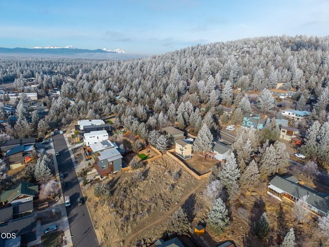 1409 NW Portland Avenue 1 & 2, Bend, OR 97703