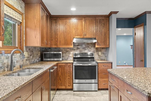 W156N10640 Cobbler LANE, Germantown, WI 53022