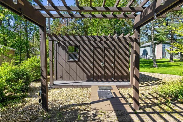 5507 Whitehall Street, Midland, MI 48642
