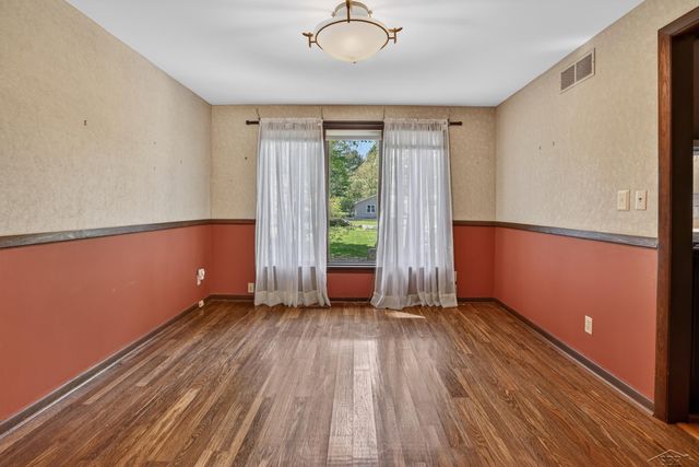 5507 Whitehall Street, Midland, MI 48642
