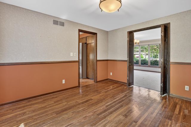 5507 Whitehall Street, Midland, MI 48642