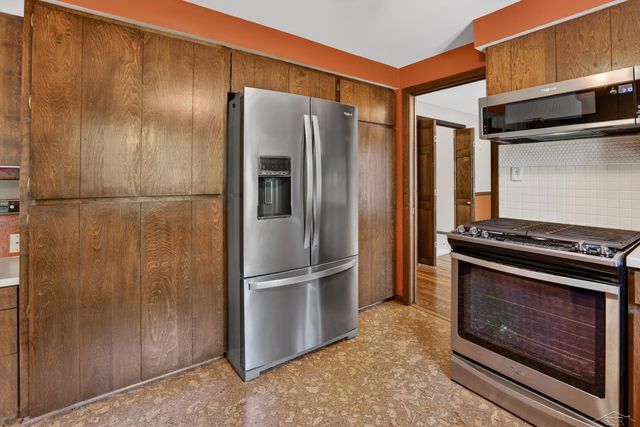 5507 Whitehall Street, Midland, MI 48642