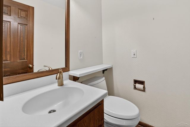 5507 Whitehall Street, Midland, MI 48642