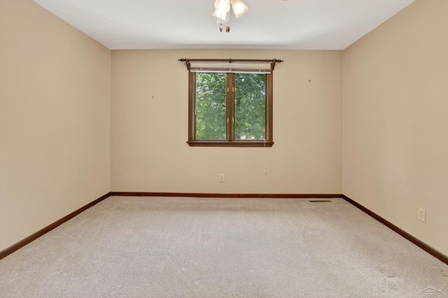 5507 Whitehall Street, Midland, MI 48642
