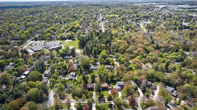 5507 Whitehall Street, Midland, MI 48642