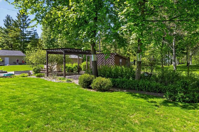 5507 Whitehall Street, Midland, MI 48642