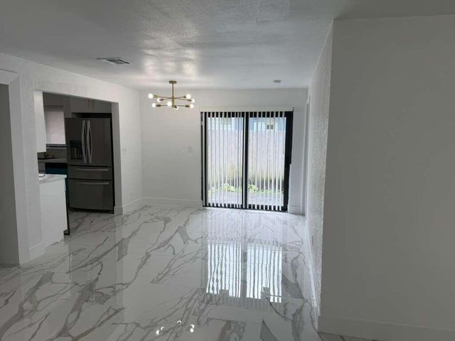 160 SE 15th Avenue, Pompano Beach, FL 33060