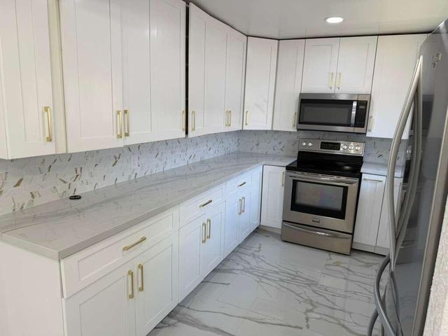 160 SE 15th Avenue, Pompano Beach, FL 33060