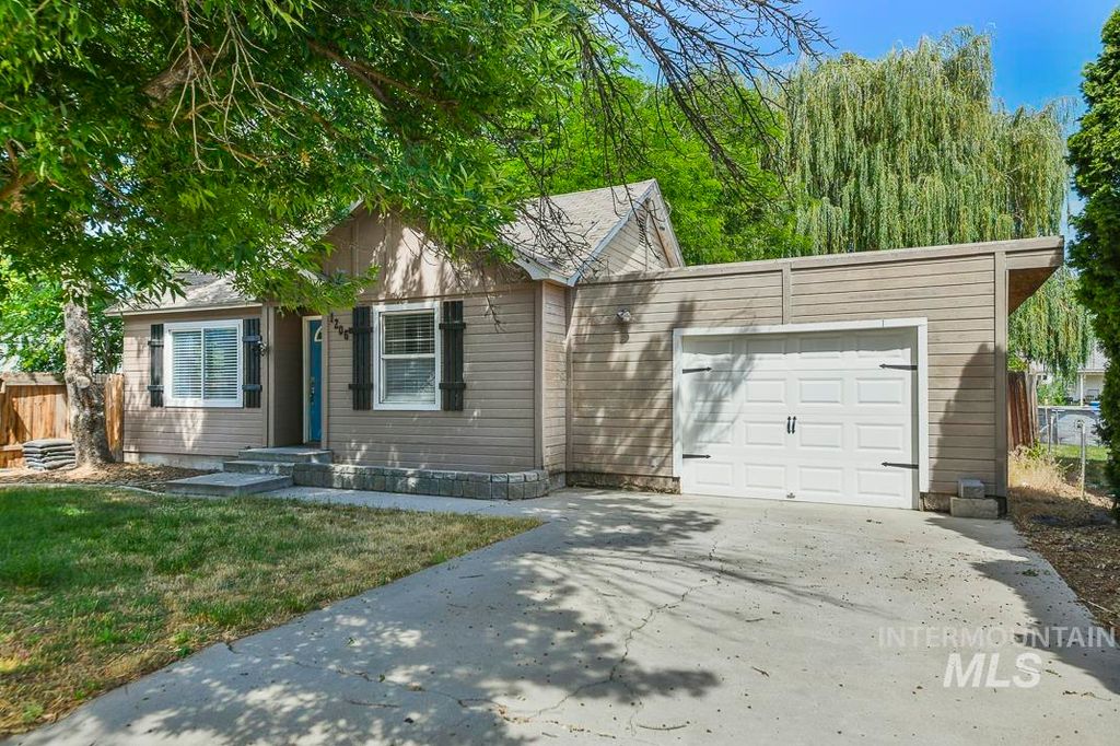 1206 N Michigan Ave, Caldwell, ID 83605