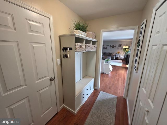 304 BRADDOCK DR, Etters, PA 17319