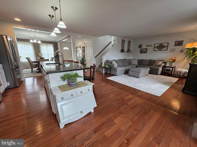 304 BRADDOCK DR, Etters, PA 17319