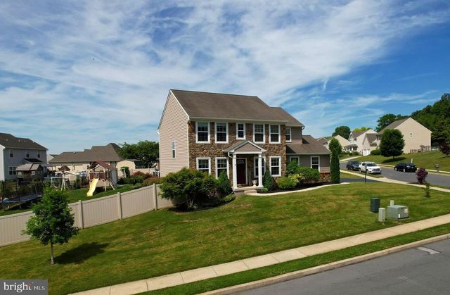 304 BRADDOCK DR, Etters, PA 17319