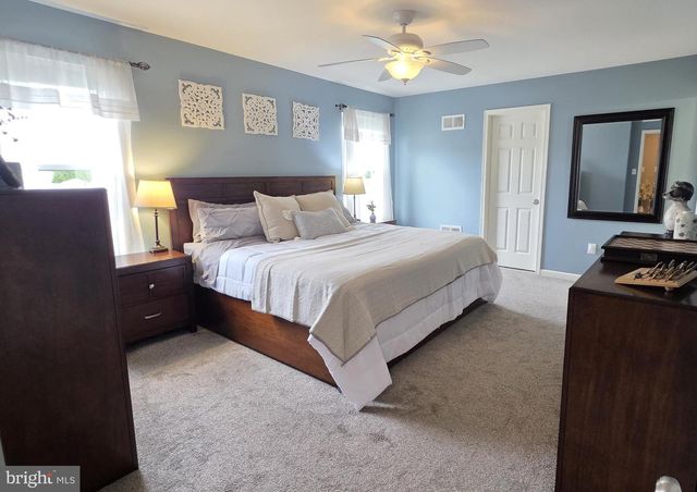 304 BRADDOCK DR, Etters, PA 17319