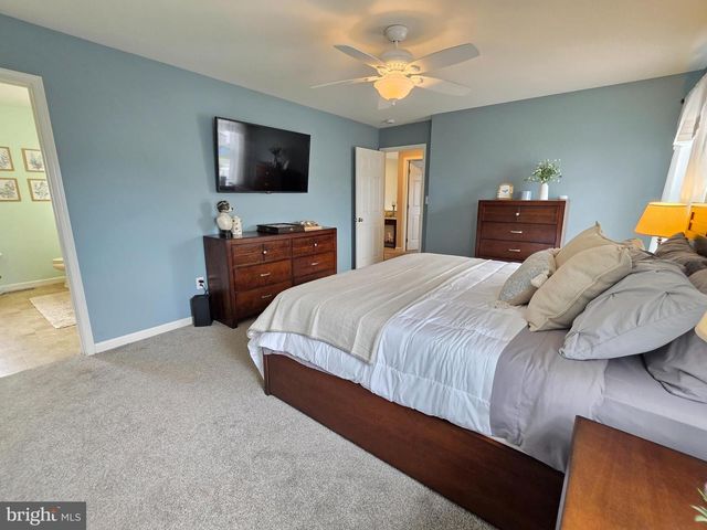 304 BRADDOCK DR, Etters, PA 17319