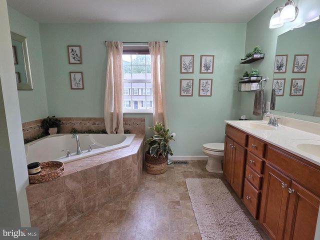 304 BRADDOCK DR, Etters, PA 17319