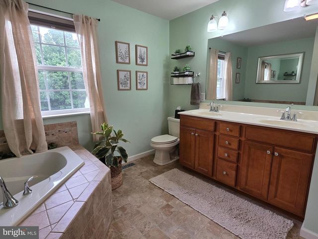 304 BRADDOCK DR, Etters, PA 17319