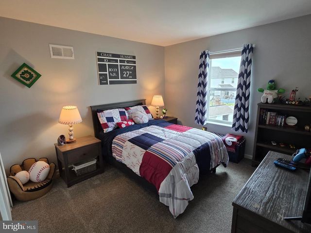 304 BRADDOCK DR, Etters, PA 17319