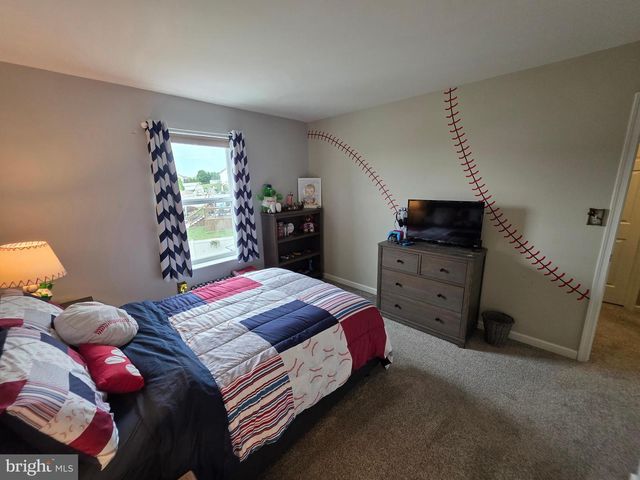 304 BRADDOCK DR, Etters, PA 17319