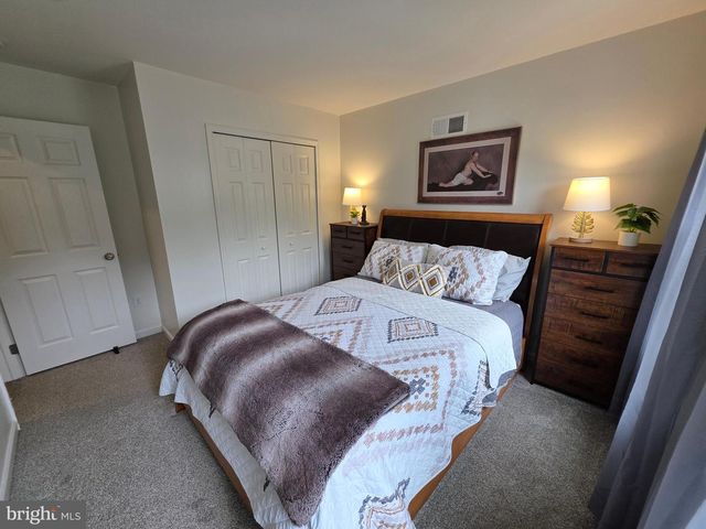 304 BRADDOCK DR, Etters, PA 17319