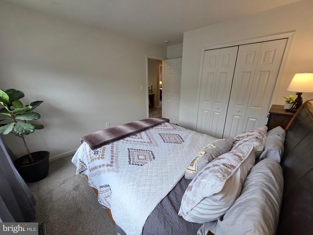304 BRADDOCK DR, Etters, PA 17319