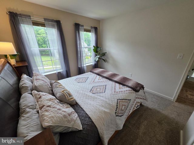 304 BRADDOCK DR, Etters, PA 17319
